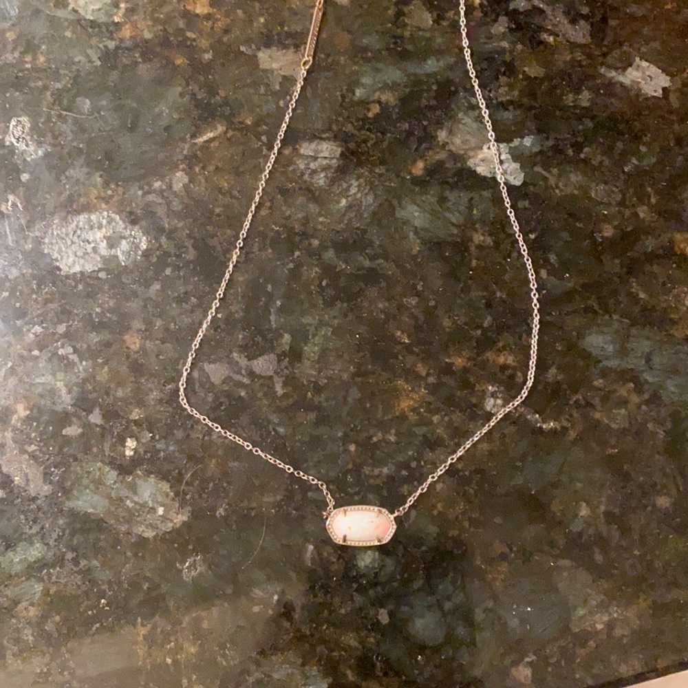 Kendra Scott necklace